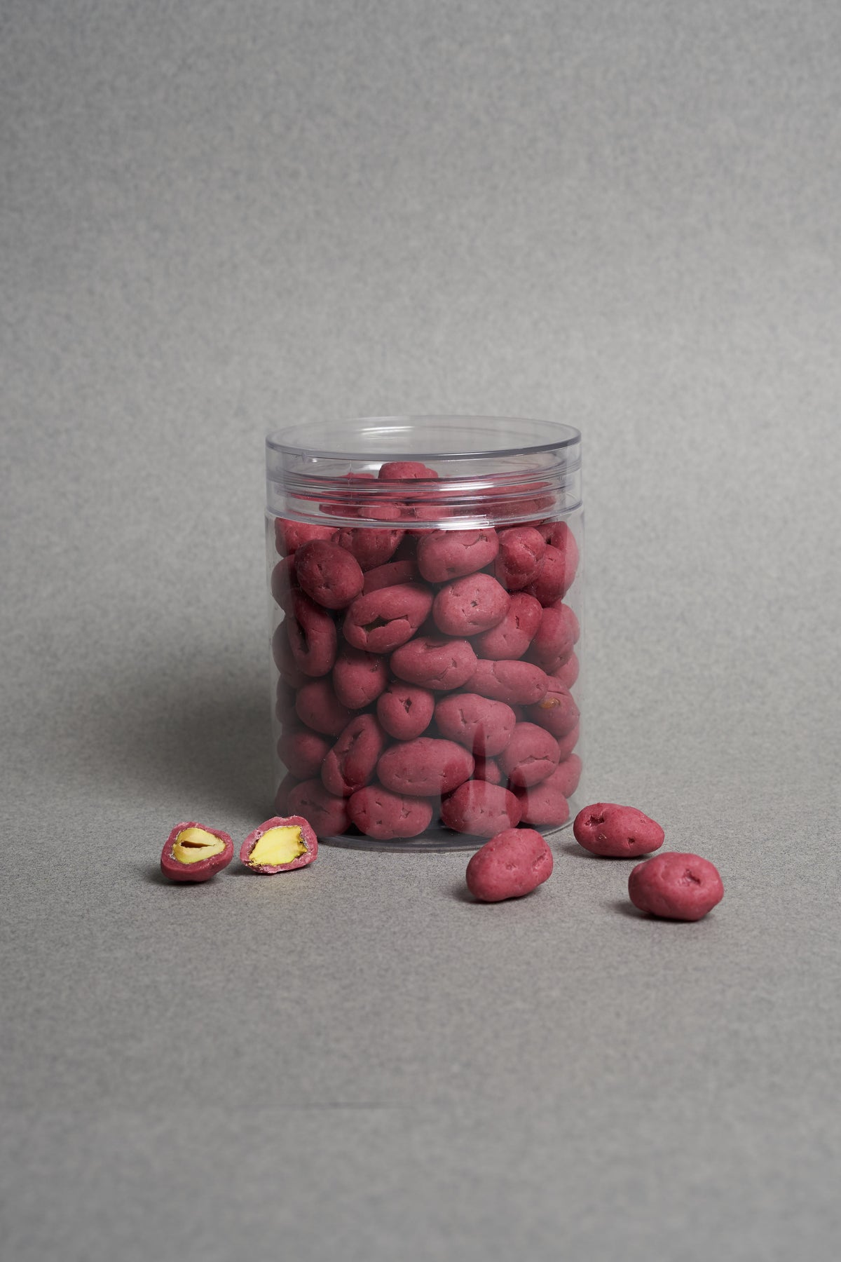 Raspberry in white chocolate Dragees